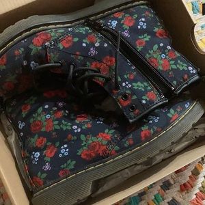 LIKE NEW Doc Martins Air Wair